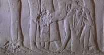 Group of mourners, one of them making nwn m gesture of pulling her frontal lock of hair. Relief from the mastaba of Mereruka. VI Dynasty. Photo: Mª Rosa Valdesogo Martín.