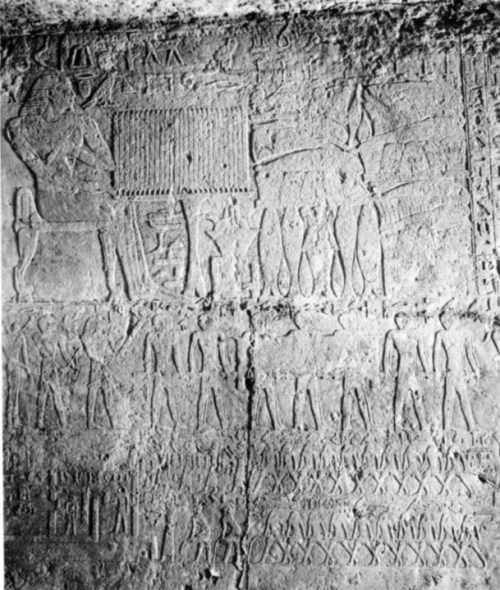 Qar sits in front of his funerary offerings. Scene at the top of the north wall. Funerary ceremony below. Ancient egyptian funerals. Tomb of Qar in Giza. V-VI Dynasty. Photo: W. K. Simpson.
