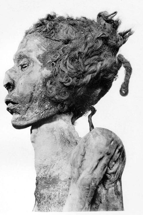 Mummy of Djedptahiufankh from DB 320.XXI Dynasty. Photo: www.wikipedia.rg